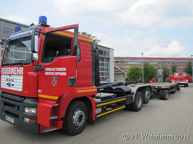 Heppenheimer laden Tanklöschfahrzeug auf