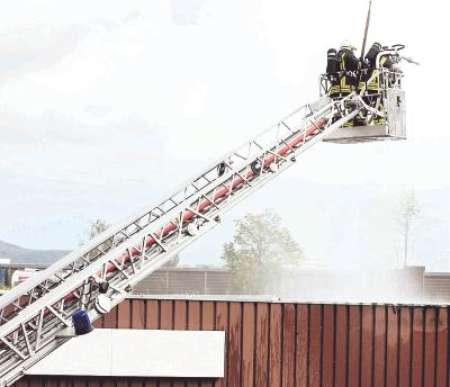 Lagerhallenbrand Hertzstraße