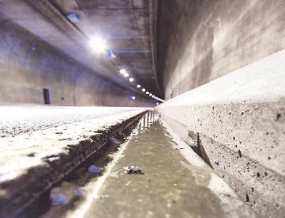 Massiver Stau wegen Tunnelsperrung