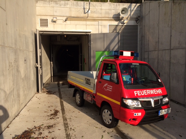 Weinheimer Brandschützer stellen Rettungstunnelfahrzeug in den Dienst