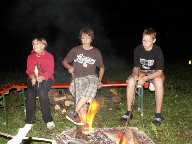 Jugendfeuerwehr Weinheim Lagerfeuer Stockbrot