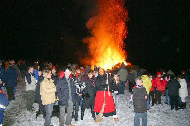 Feuerwehr Weinheim Fastnachtshaufen Archiv Bild 2009 Oberflockenbach