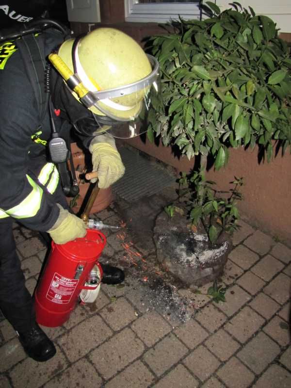 Feuerwehr Weinheim Rauch aus Treppenhaus