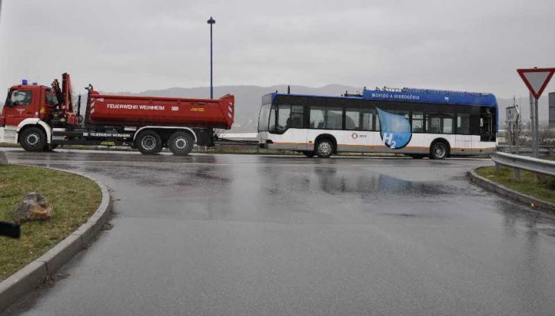 Feuerwehren des Unterkreis Weinheim erhalten Bus für Ausbildungszwecke