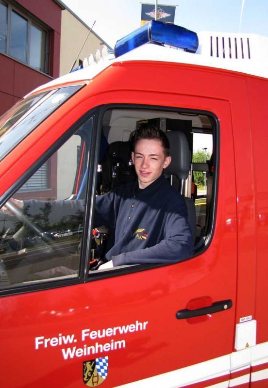 Dabiel Haselbach beendet FSJ bei der Feuerwehr Weinheim