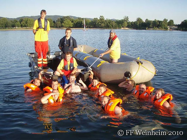 Helfer vor Ort bei der Fortbildung Wassserrettung