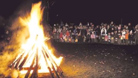 Glühweinverkauf der Jugendfeuerwehr im Schloßpark