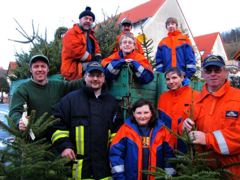 Wie hier in Sulzbach sammelten die Jugendfeuerwehr Christbäume