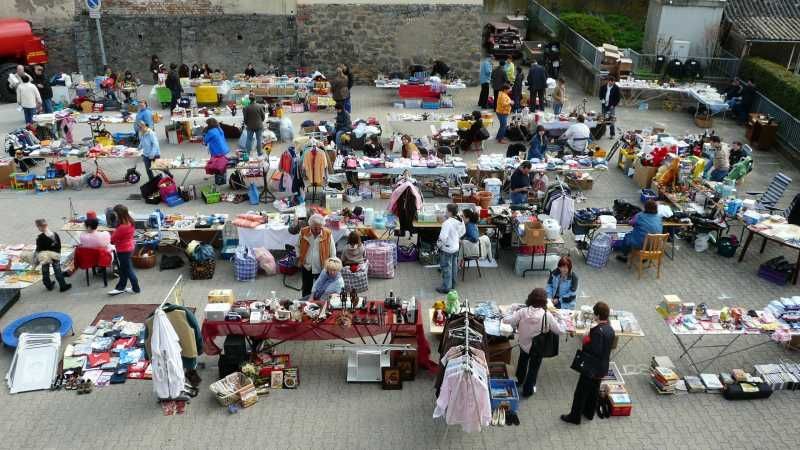 Flohmarkt 2010 am Feuerwehrhaus Sulzbach