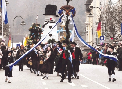 Feuerwehr nimmt am Sommertagszug teil