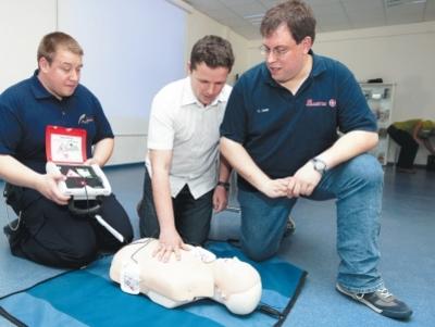 Feuerwehr Weinheim stellt AED Aktion vor