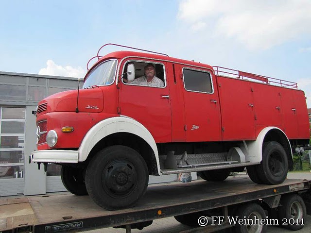 Horst Hennies freut sich über das neue Fahrzeug