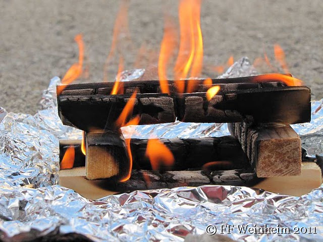 Kinder als Hüter des Feuers