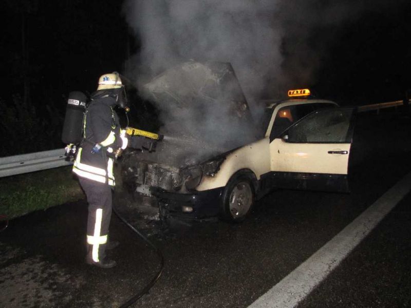 Taxibrand auf der Autobahn