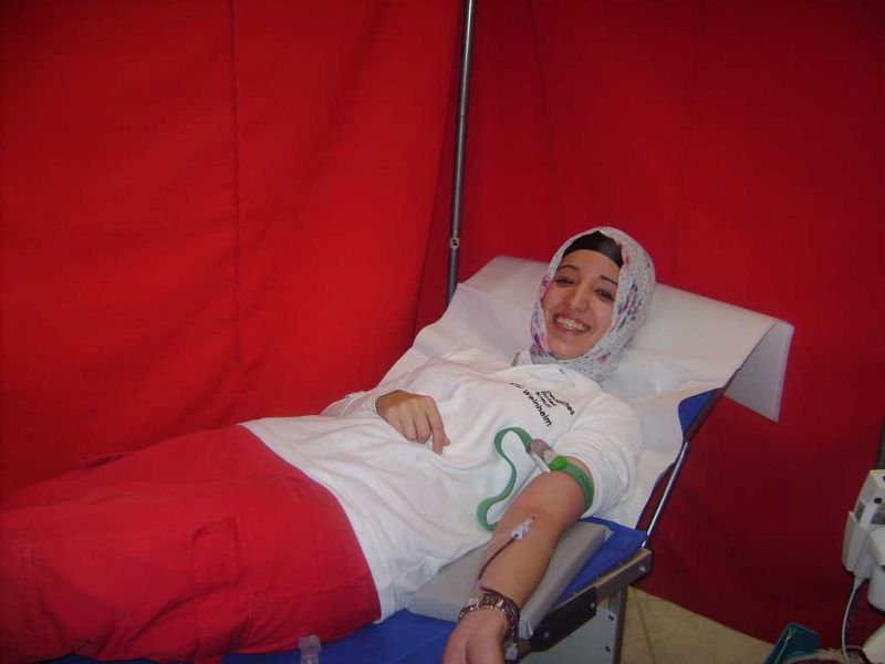 Tugba Pala von der DRK Bereitschaft geht mit gutem Beispiel voran