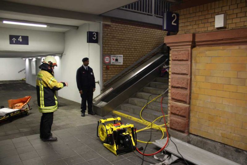 12 jährige im Gepäckförderbrand eingeklemmt