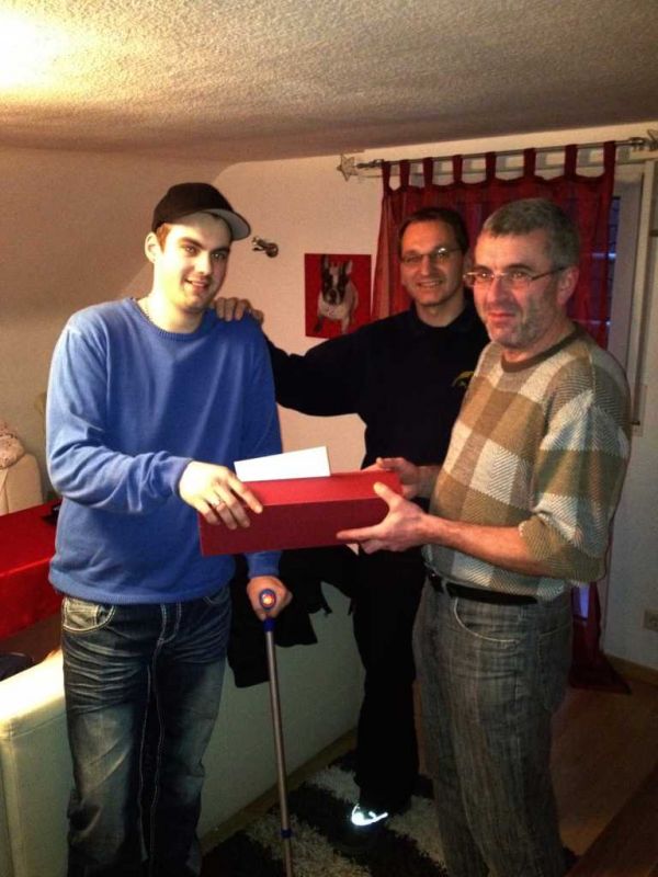 Gruppe 6 überbringt Genesungswünsche