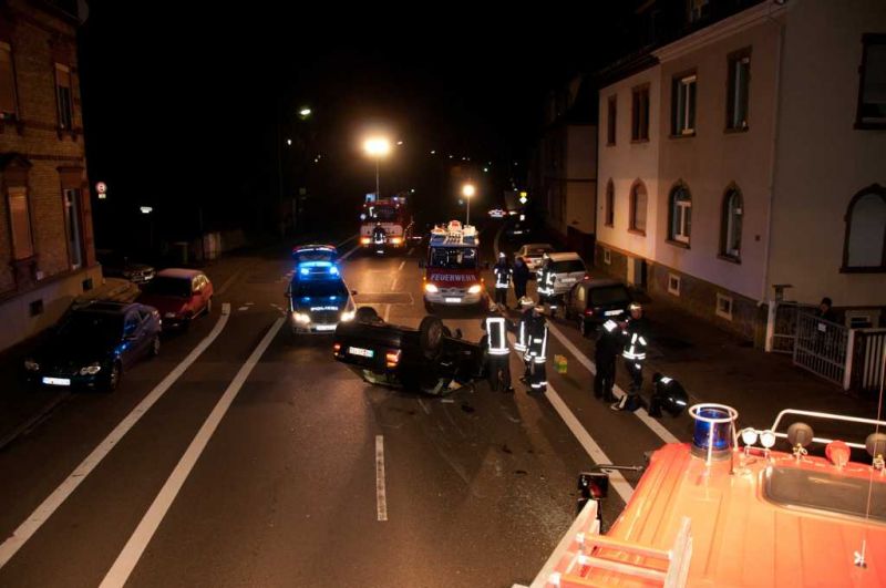 Fahrzeugüberschlag auf der B3