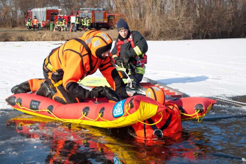 Eisrettungsübung am Waidsee Weinheim