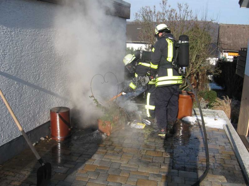 Mülltonnenbrand in Rippenweier