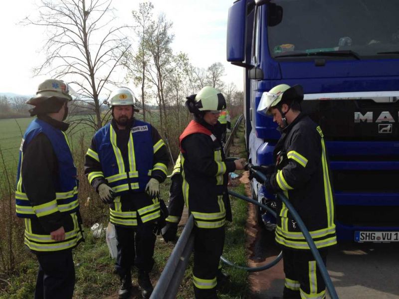 Lkw verliert Diesel Kraftstoff