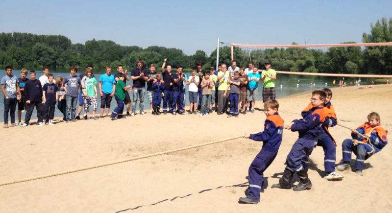 Tauziehen gab es auch beim Pfingstzeltlager