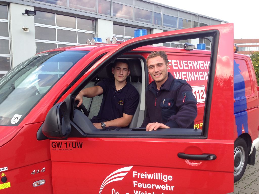 Der neue FSJler Marcel Schäfer (links) und der ehemalige FSJler Jan-Phillip Stöppel (rechts)