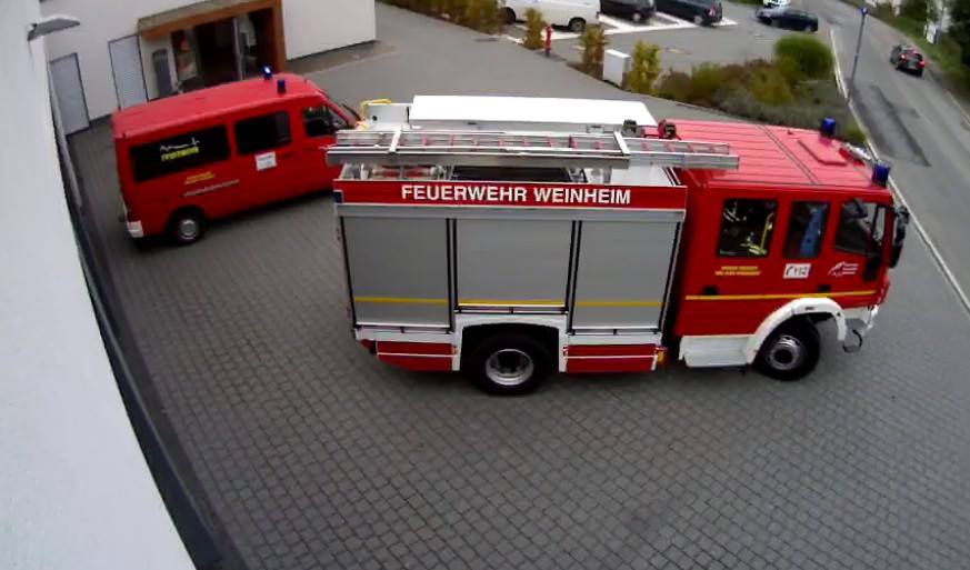 Verpuffung in Wohnhaus ruft Feuerwehr auf den Plan - Bewohner erleidet beim Entzünden seines Ofens leichte Rauchgasvergiftung