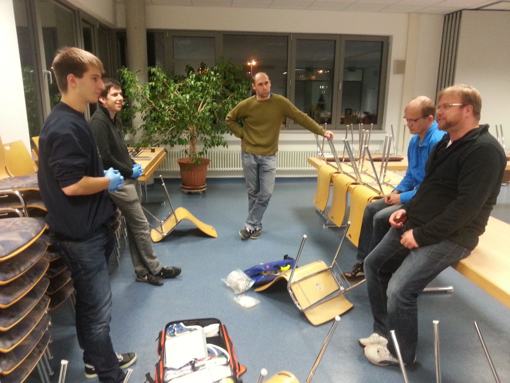 Feuerwehrsanitäter treffen sich zur vierteljährlichen Fortbildung