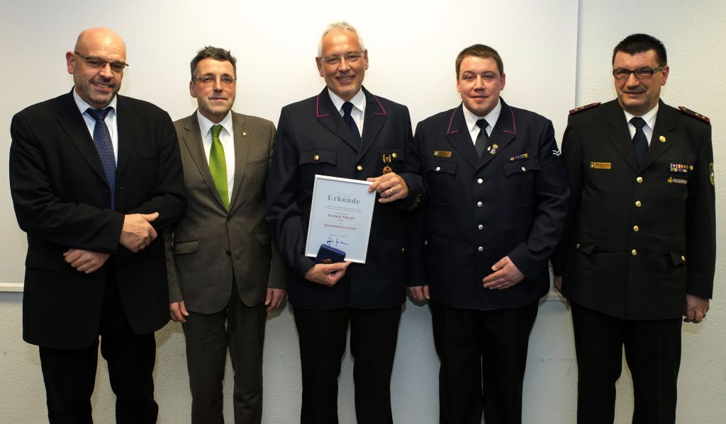 Stadtbrandmeister Reinhold Albrecht erhält Ehrenmedaille in Gold des Landesfeuerwehrverbandes Baden-Württemberg