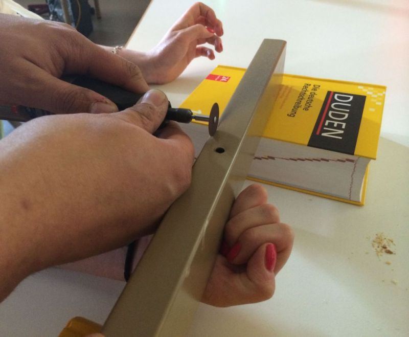 Finger aus Metall befreit